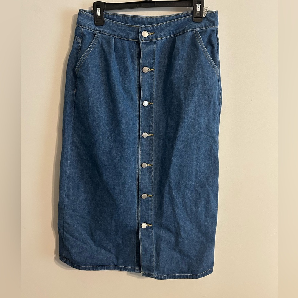 NWOT button down jean skirt